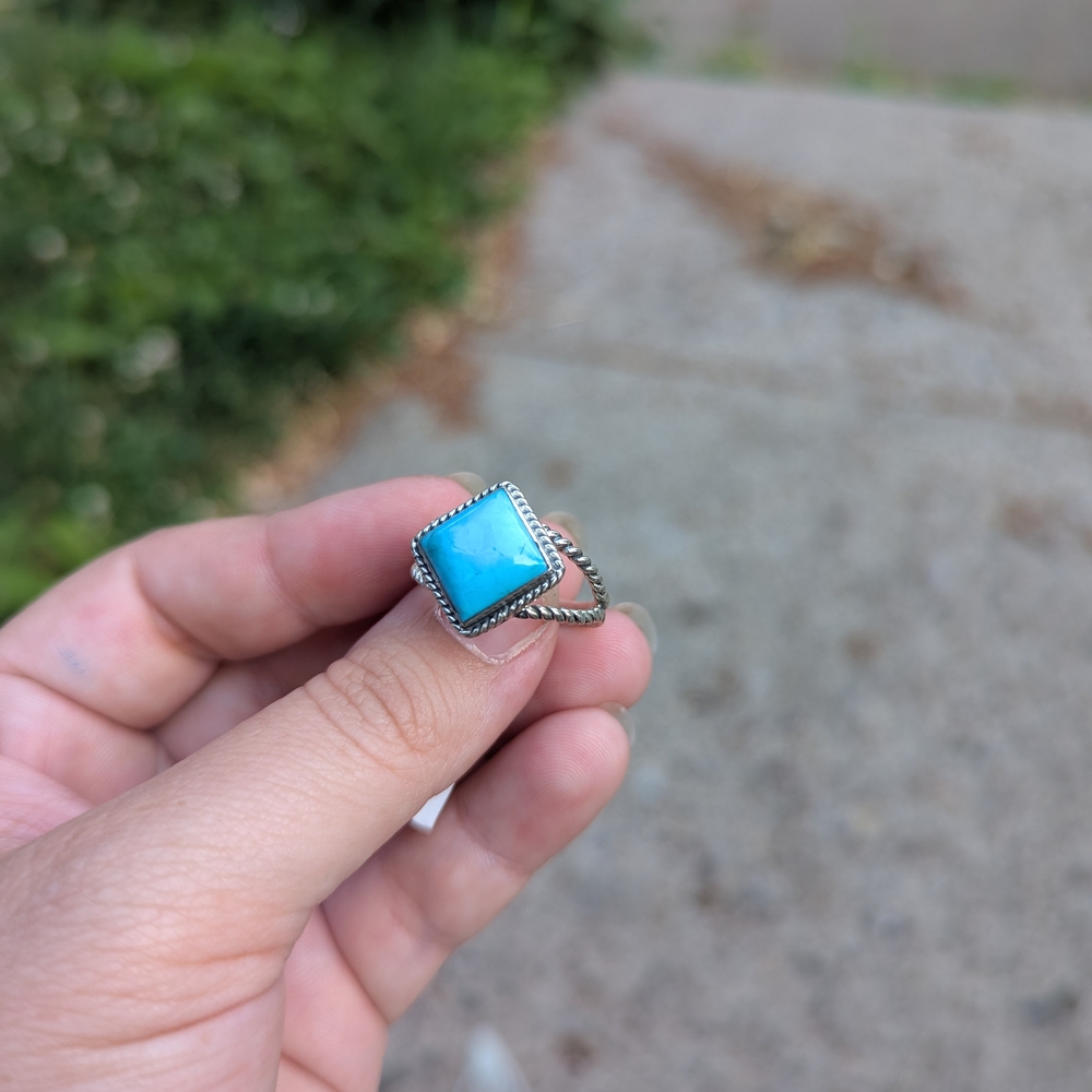 Turquoise Silver Ring - Picture 3 of 9